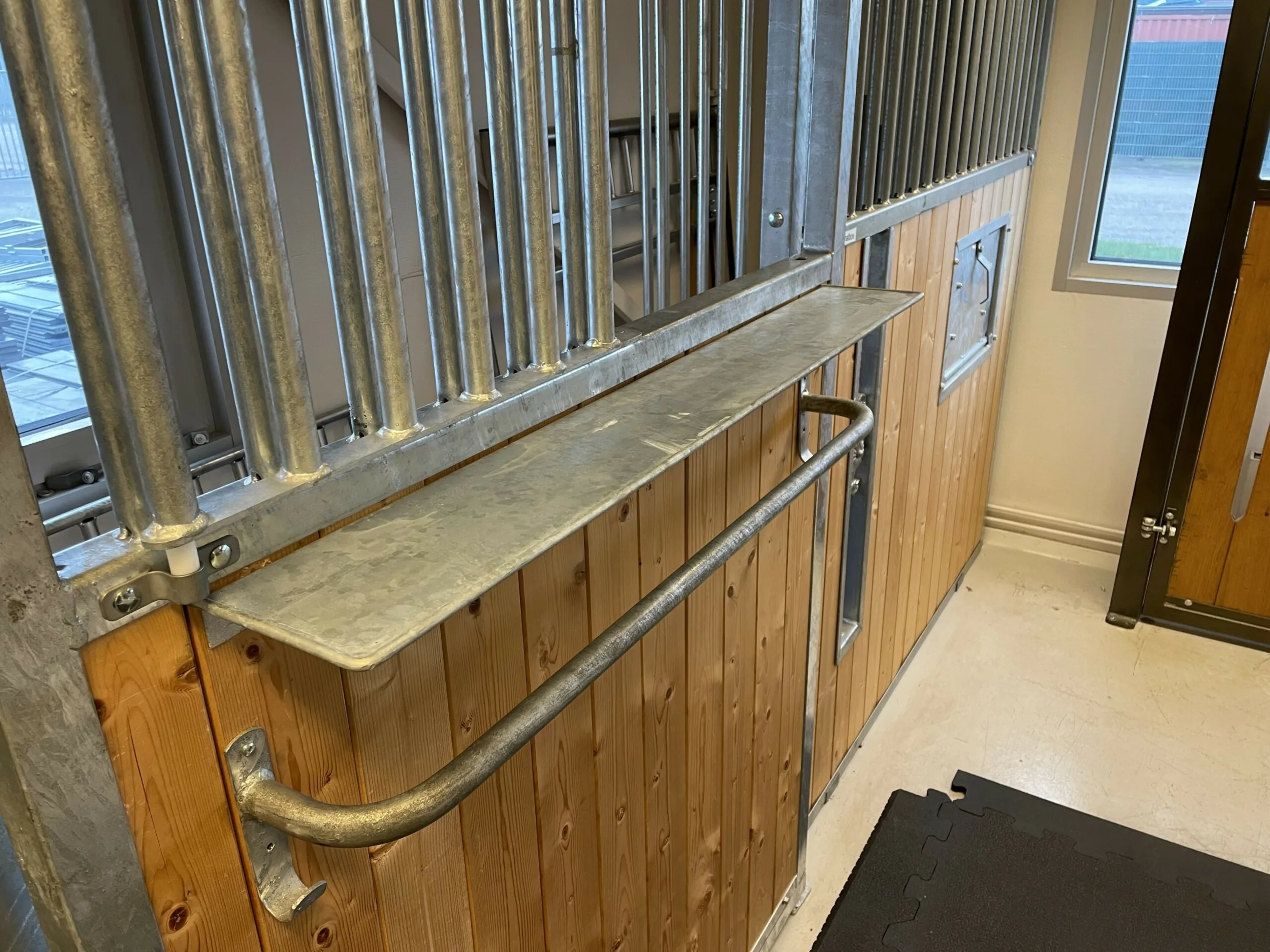Skydd till Täckeshängare 1050x150 med skruv - Bild 2