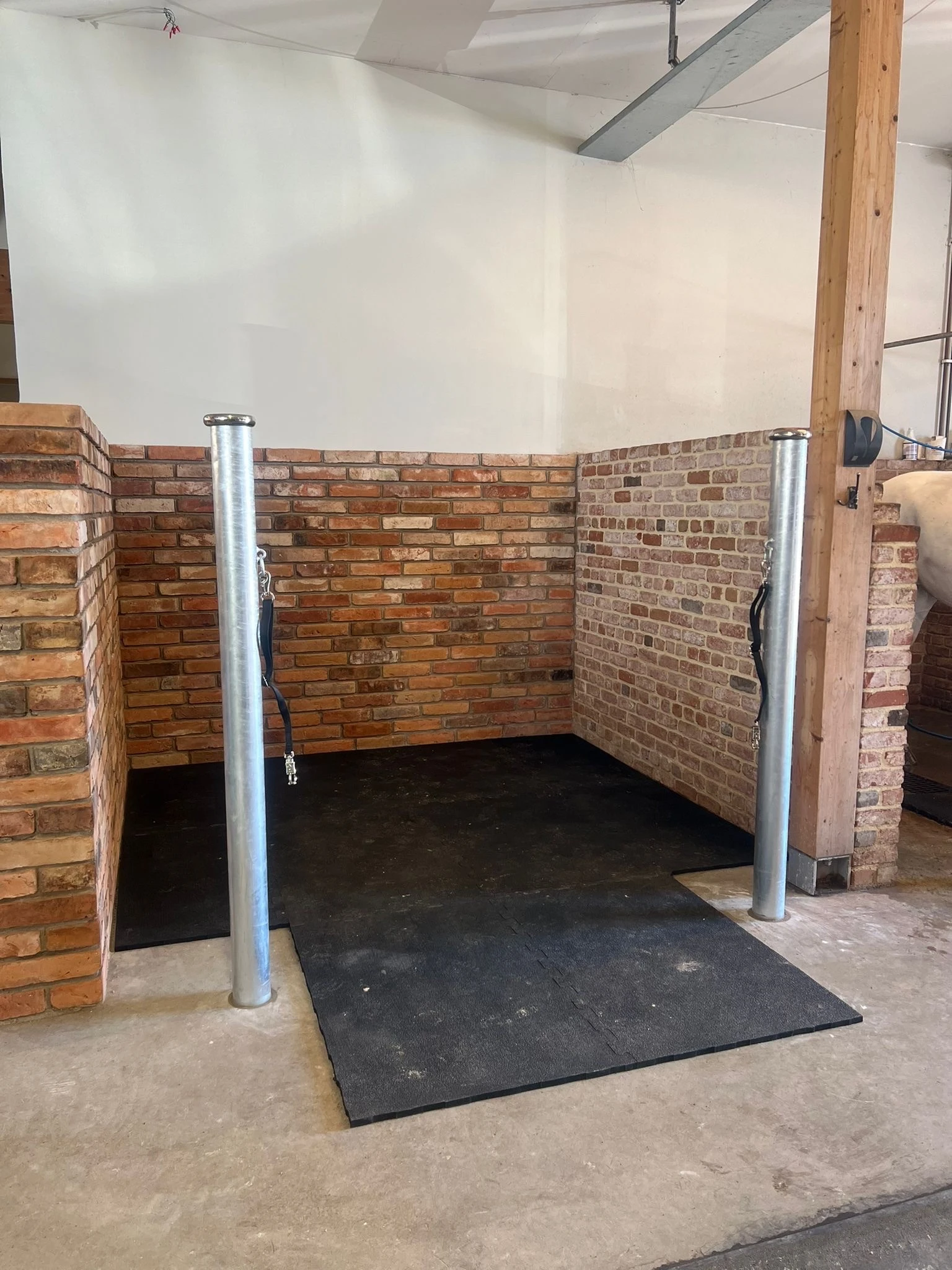 Uppställningsstolpe Ø114 H=1700 mm med Skruv - Bild 2